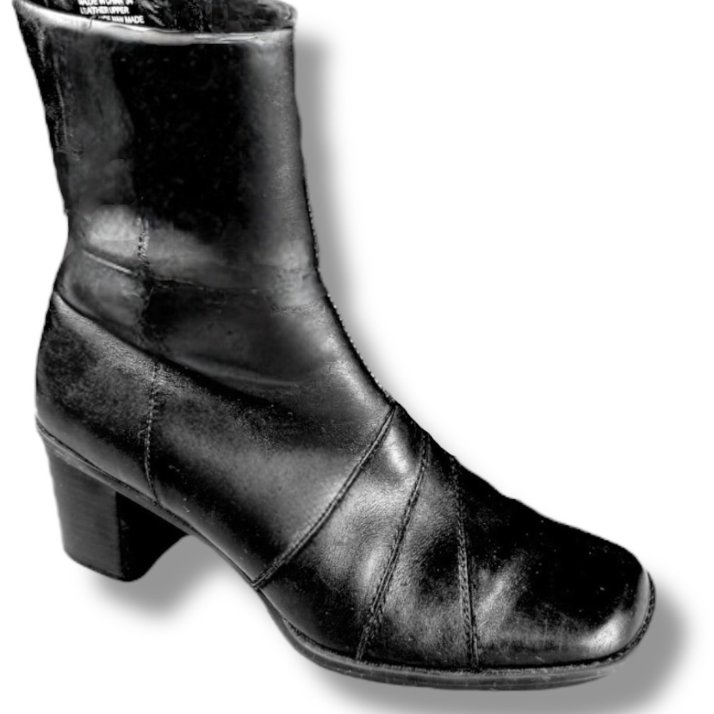 Vintage Y2K Clarks Women's Shoes Black Leather Ankle Zip  Matrix Vibe Size 7 W‎